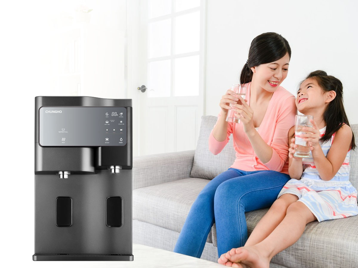 Nước lọc đóng vai trò thiết yếu trong việc duy trì sức khỏe tổng thể, bao gồm cả tuyến giáp