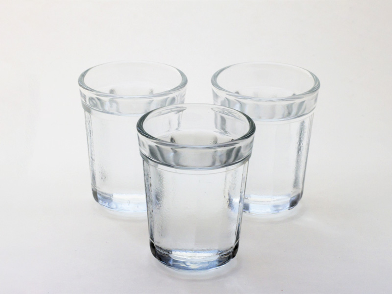 So sánh nước điện giải, nước bù khoáng và nước tinh khiết - Loại nước nào tốt nhất cho bạn?