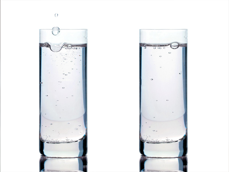 Phân biệt nước khoáng và nước tinh khiết: Khác biệt về nguồn gốc, khoáng chất và công dụng