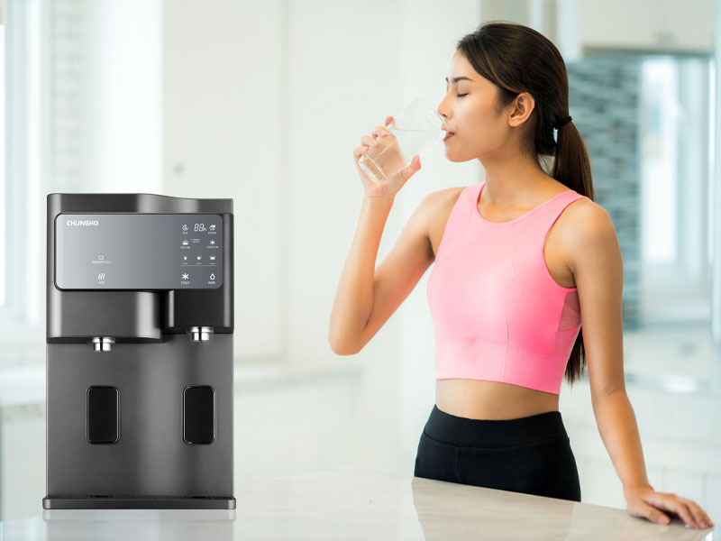 Uống nước đúng cách, đủ lượng và chia nhỏ nhiều lần trong ngày để bảo vệ thận