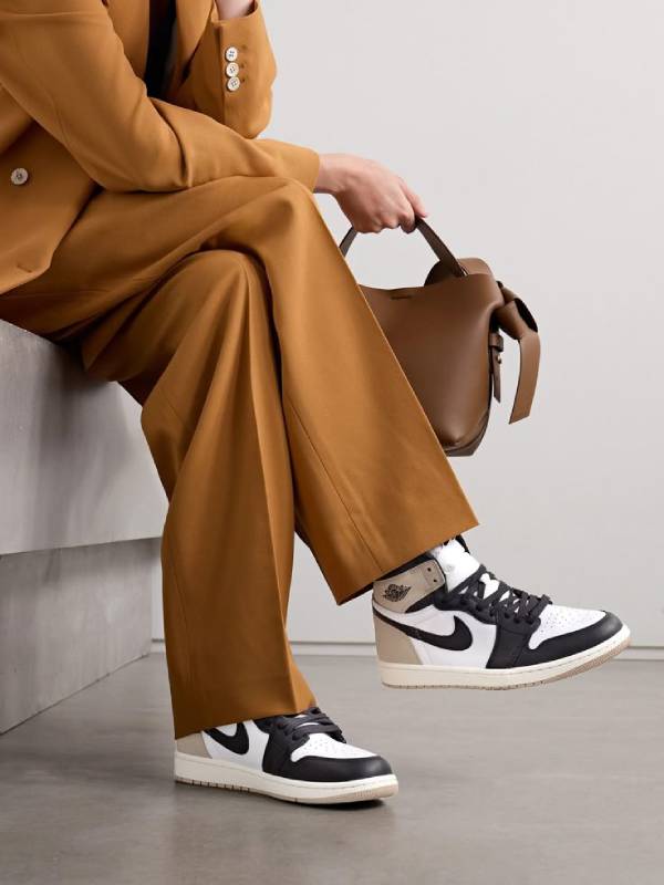 High top sneakers sành điệu