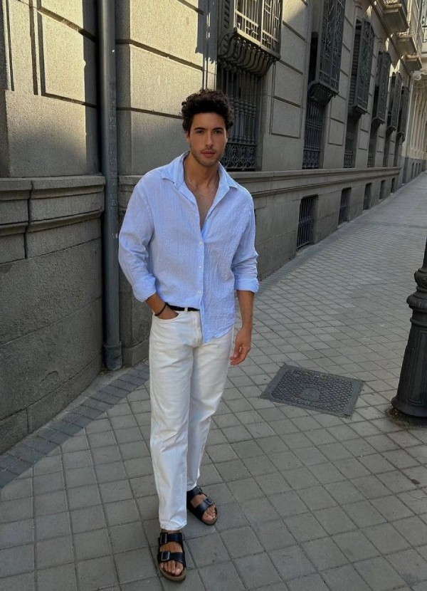 Phối đồ dép quai ngang nam với áo oversize trắng/ sơ mi + quần tây ống rộng + thắt lưng bản lớn