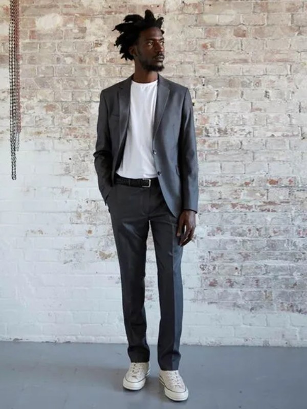 Phối giày converse cổ cao nam với suit lịch lãm