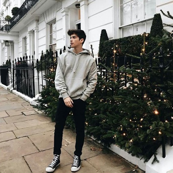 Áo hoodie + Converse cổ cao năng động, nam tính