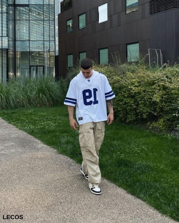 Phối giày Jordan cổ cao nam cùng quần short và áo thun bóng chày