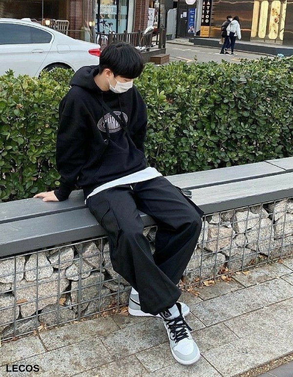 Phối giày Jordan cổ cao nam với áo Sweater/Hoodie