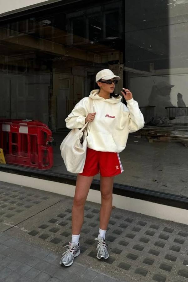 phối đồ túi tote với set đồ thể thao