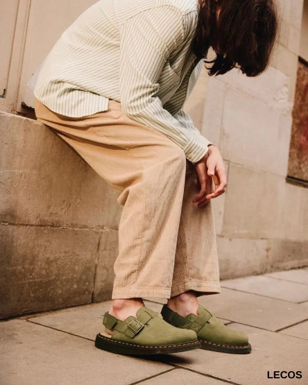 Da nubuck là chất liệu được ưa chuộng để làm phụ kiện thời trang