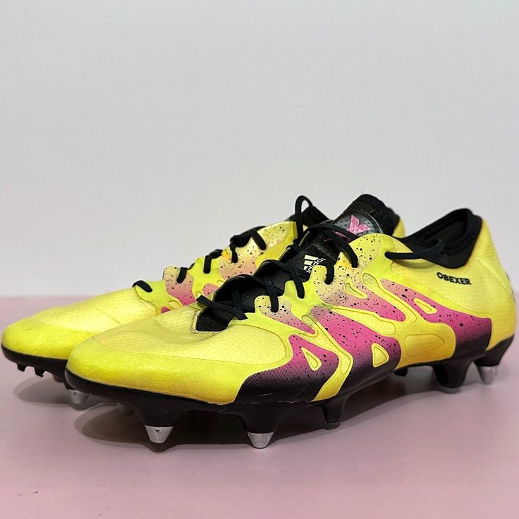 giày bóng đá đế Soft Ground (SG) cho sân cỏ mềm, ướt