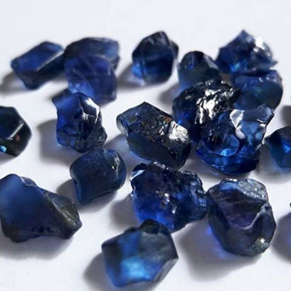 Vật phẩm màu đen hoặc xanh nước biển đậm có thể làm suy yếu năng lượng tài lộc