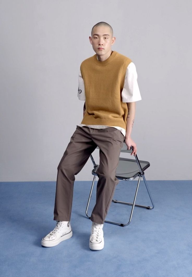 Phối giày Converse cổ cao nam với quần Chinos trẻ trung