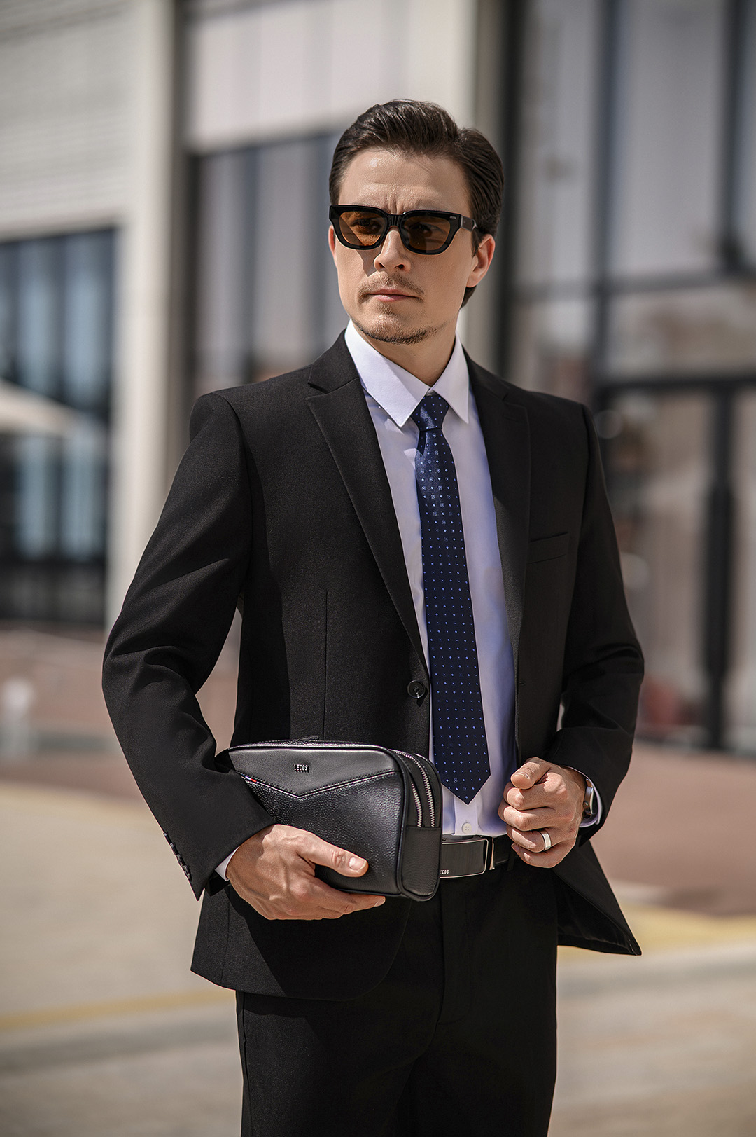 Khách hàng luôn yêu thích và đánh giá cao về chất lượng với những sản phẩm được làm từ chất liệu da cao cấp Italia bền đẹp và tỉ mỉ trong từng đường kim mũi chỉ của LECOS.