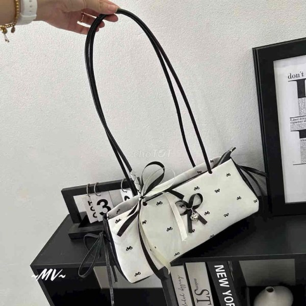 Túi đeo vai phối nơ