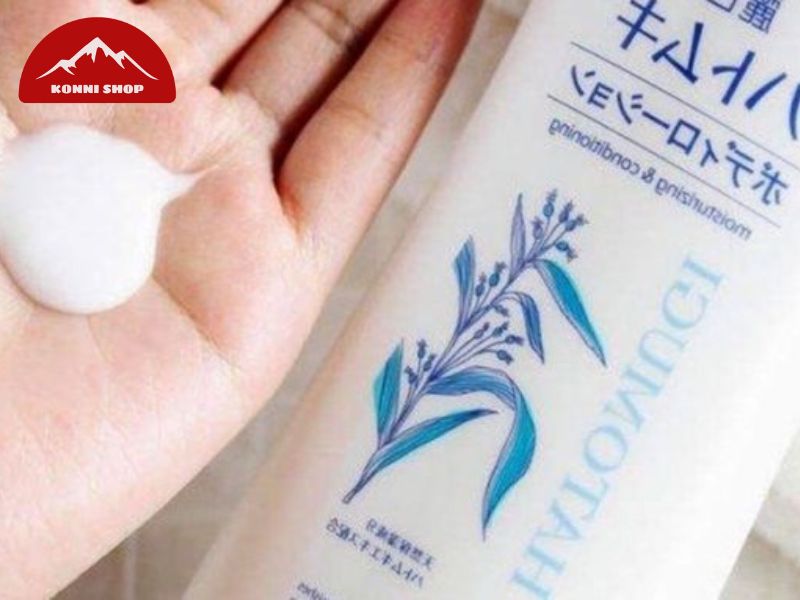 Sữa rửa mặt Hatomugi màu trắng