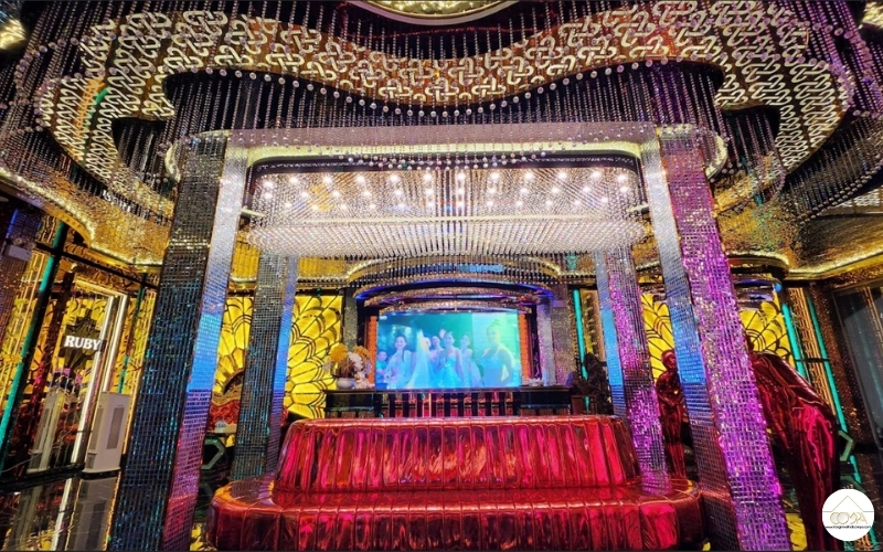 TẠO KHÔNG GIAN LÔI CUỐN VỚI CÁC MẪU ĐÈN CHÙM TRANG TRÍ KARAOKE TẠI COMPA DECOR