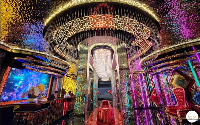 TẠO KHÔNG GIAN LÔI CUỐN VỚI CÁC MẪU ĐÈN CHÙM TRANG TRÍ KARAOKE TẠI COMPA DECOR
