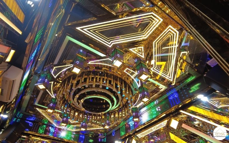 TẠO KHÔNG GIAN LÔI CUỐN VỚI CÁC MẪU ĐÈN CHÙM TRANG TRÍ KARAOKE TẠI COMPA DECOR