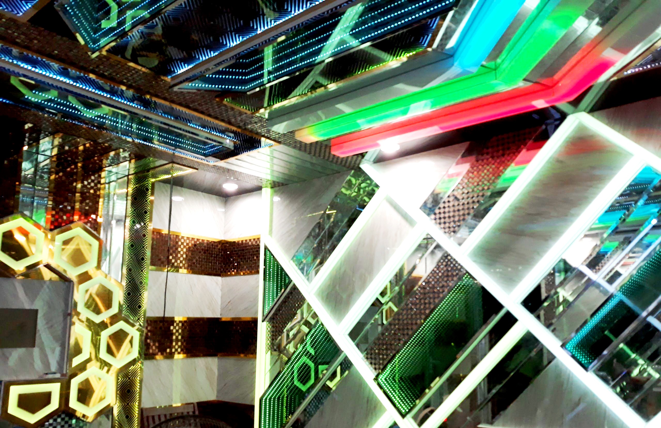 Hình ảnh các chi tiết trần của công thi công phòng karaoke gia đình Ngọc Anh