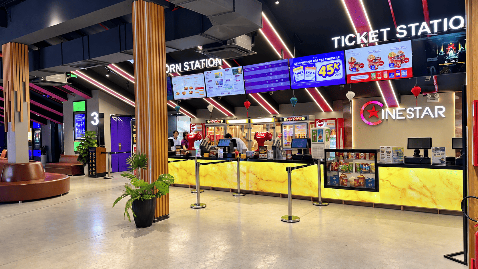 Ảnh 2: Khu vực quầy bán vé của Cinestar
