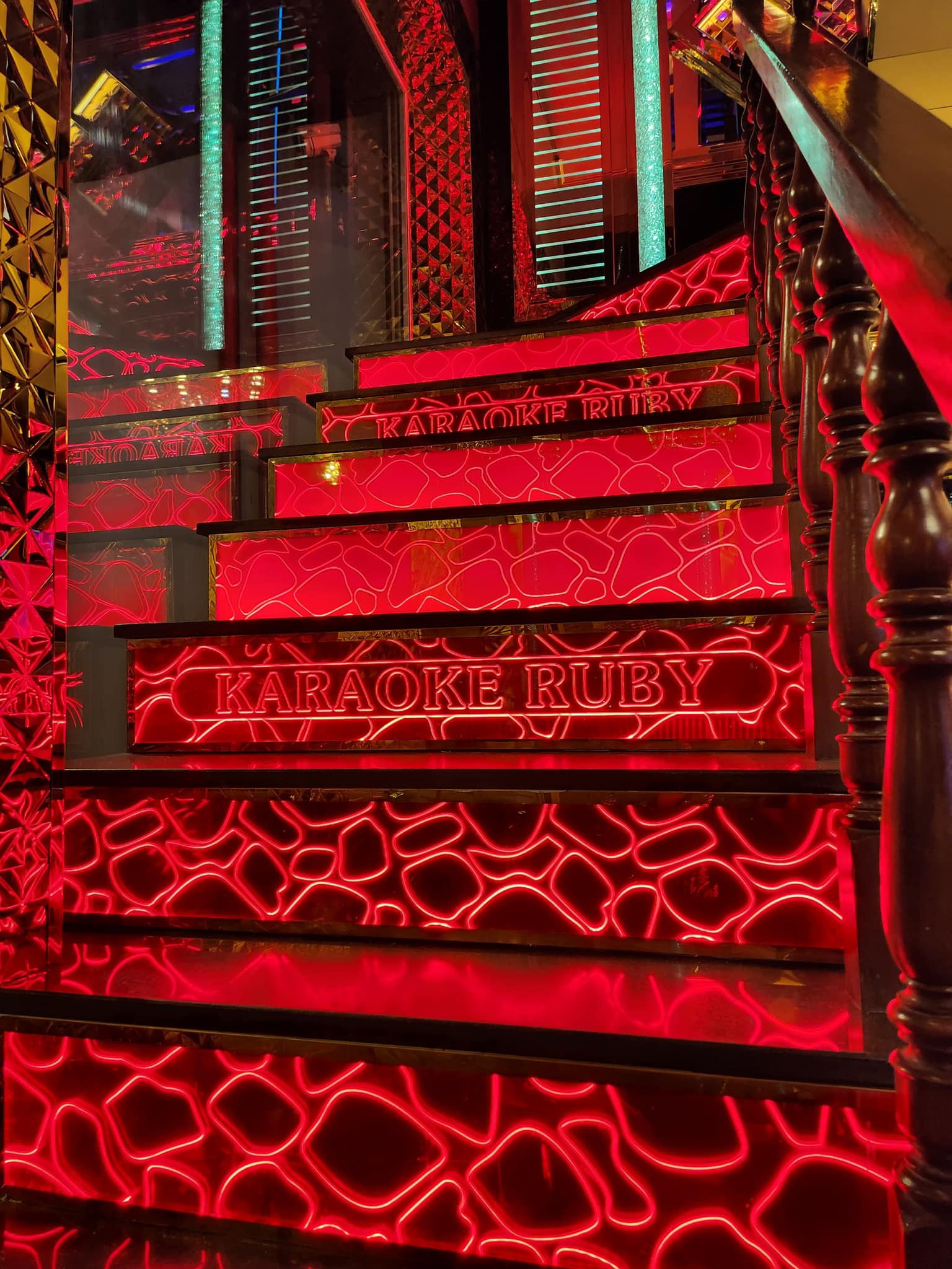 Hình ảnh thực tế thiết kế thi công karaoke ruby