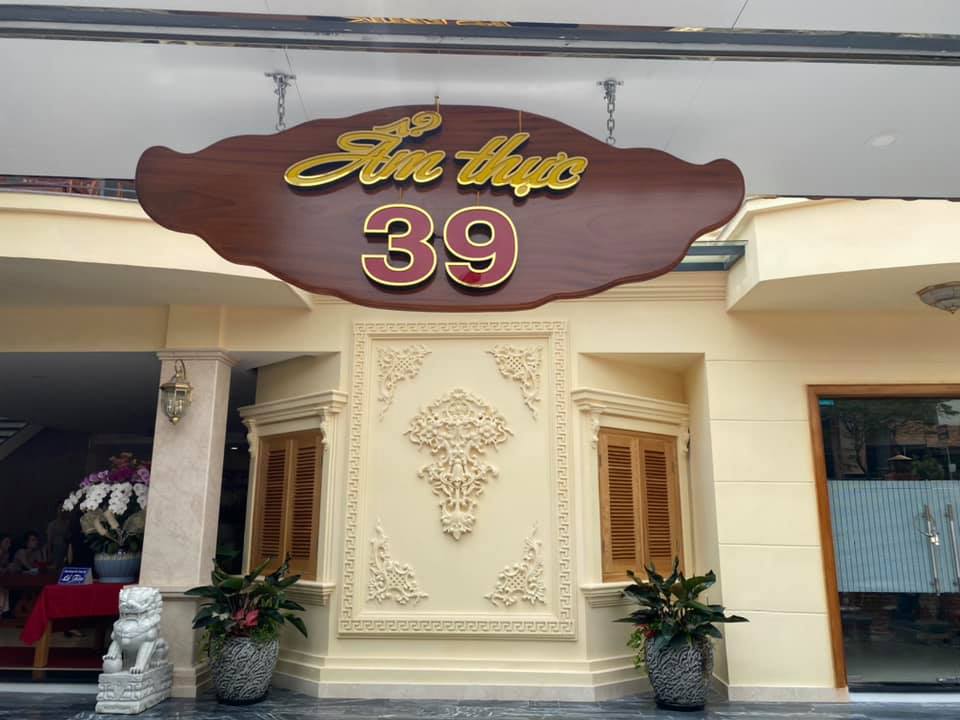 Một chiếc bảng hiệu đơn giản nhưng ấn tượng