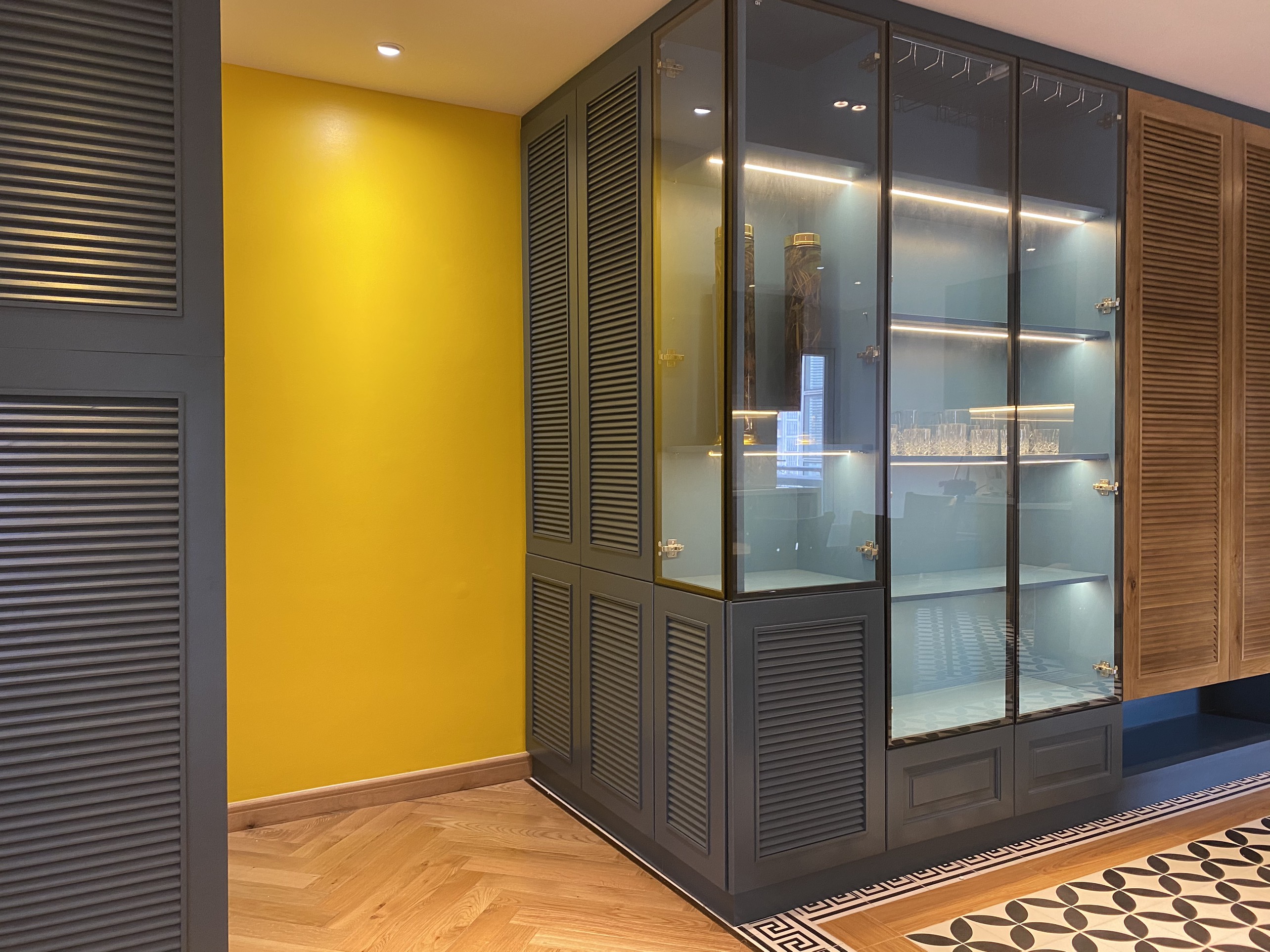 Mẫu tủ trang trí vintag, thân thiện mới lạ cho không gian phòng bếp