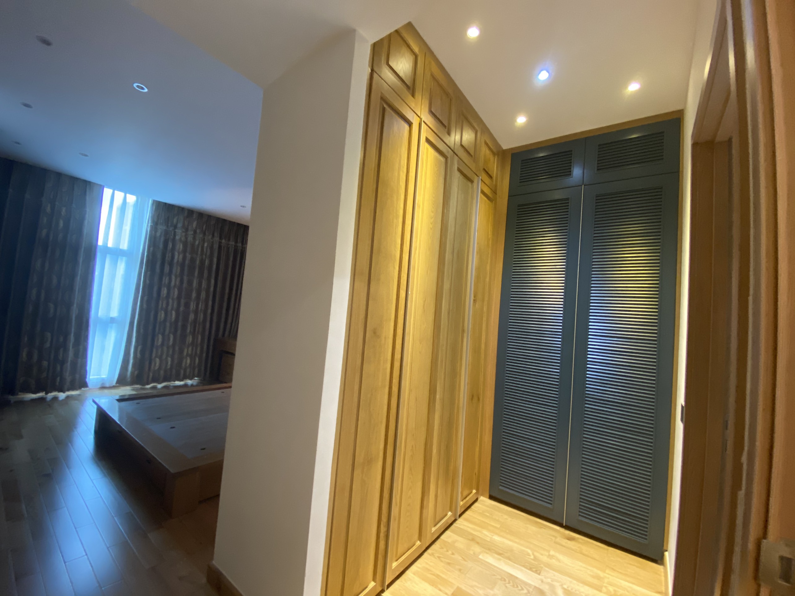 Sang chảnh, tiện nghi với khu vực thay đồ trong phòng ngủ