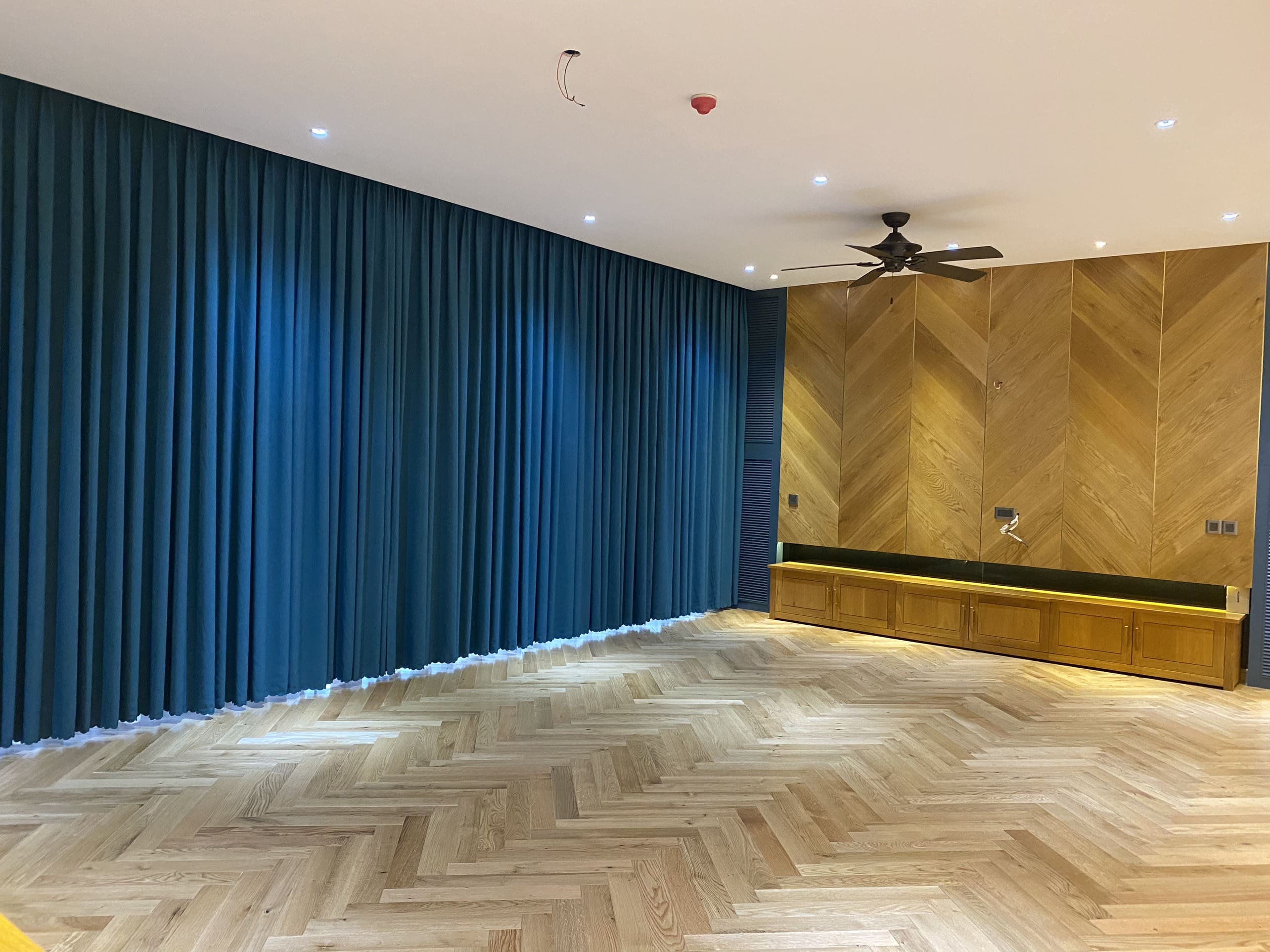 Một không gian phòng khách tối giản nhưng lại rất cuốn hút