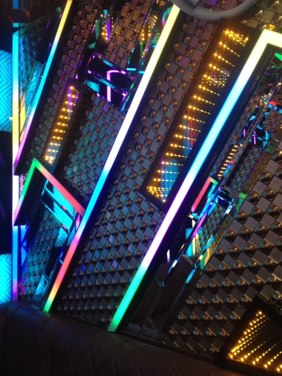 Thi công phòng karaoke gia đình hiện đại Nexttop với các vật liệu cao cấp