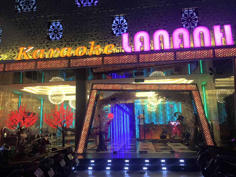 Hình ảnh mặt tiền rực rỡ của Karaoke Lan Anh
