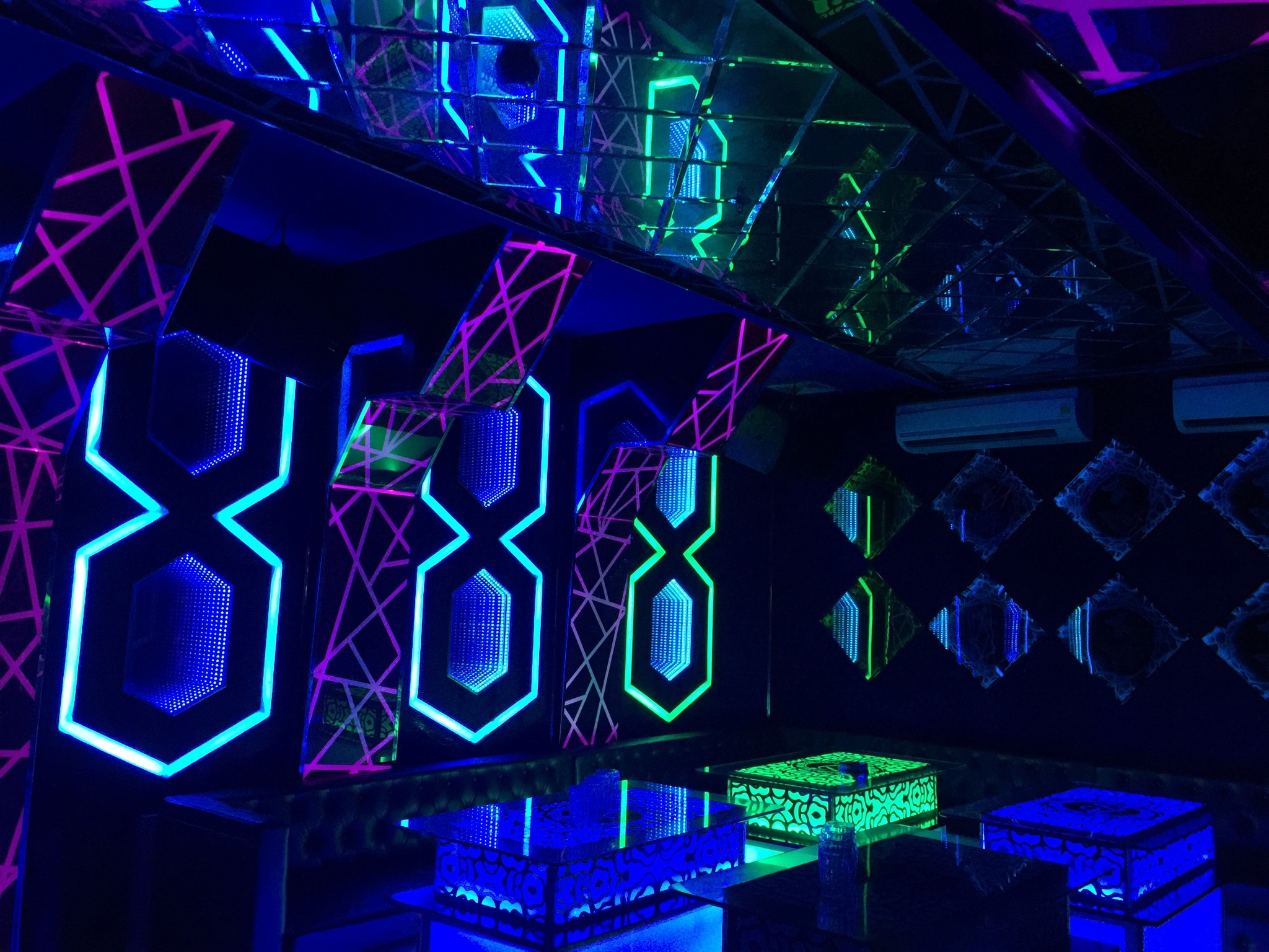 Hình ảnh rực rỡ của phòng Karaoke Lan Anh