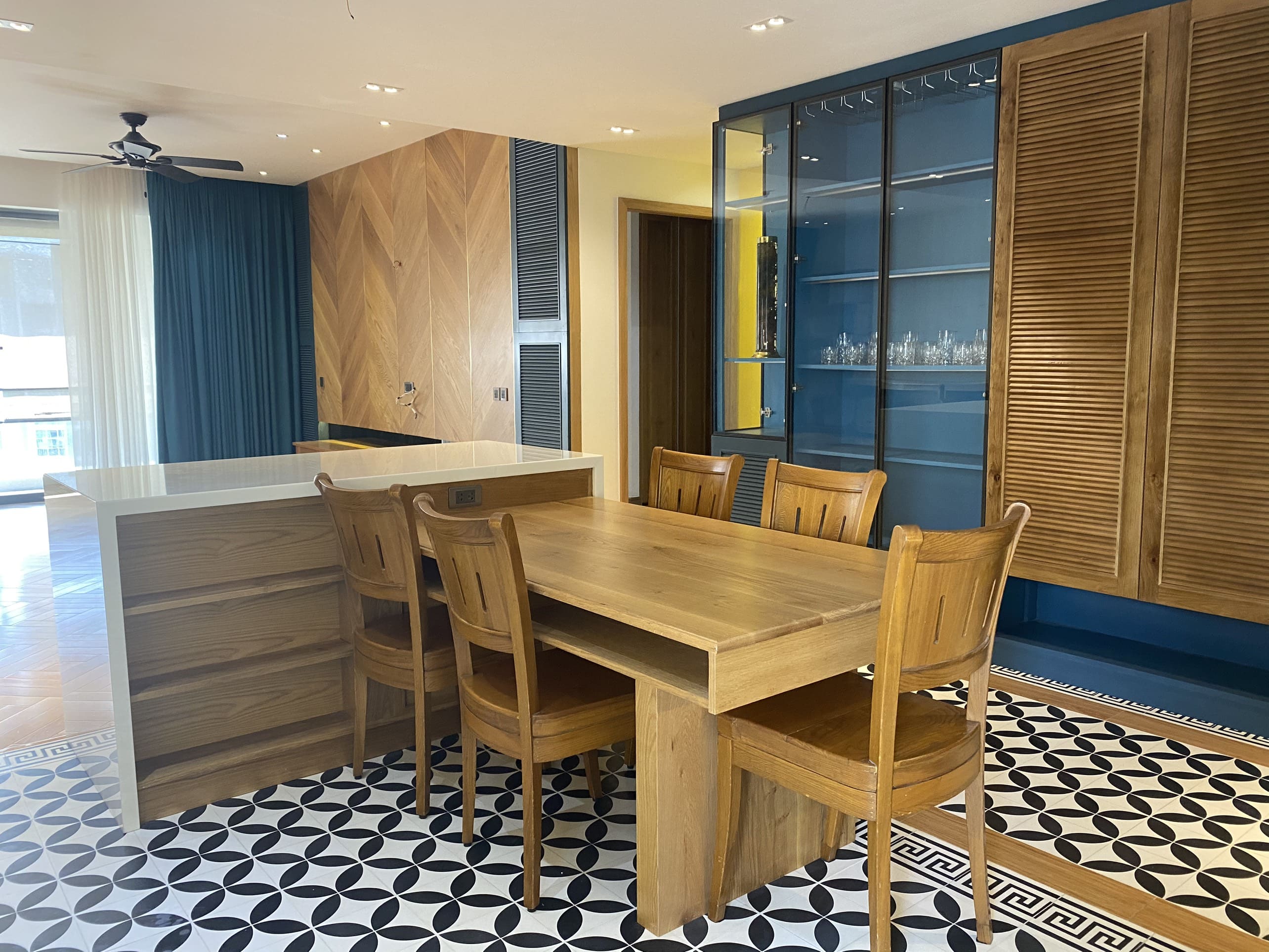 Hệ bàn ăn quầy đảo kết hợp thông minh cho không gian phòng bếp thêm tiện ích