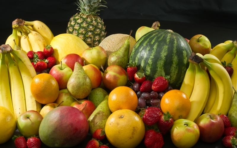 Chất xơ hòa tan có nhiều trong trái cây tươi đóng vai trò quan trọng trong việc nuôi dưỡng hệ vi sinh đường ruột