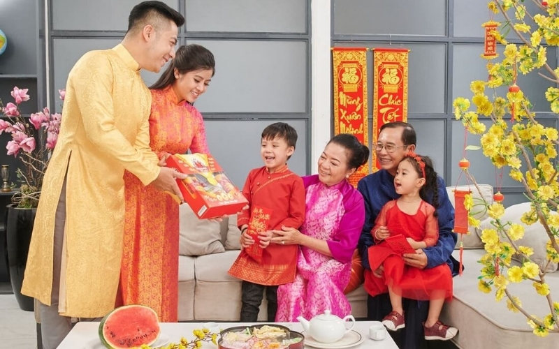 Khi chọn quà Tết cho ông bà, cha mẹ, điều quan trọng nhất đó chính là chú trọng đến sức khỏe của người nhận.@internet