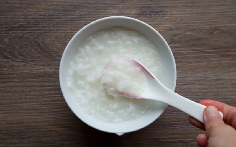 Nên chọn các thực phẩm mềm để tránh làm bị thương ổ răng.@internet