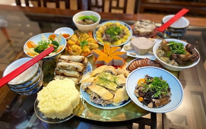 sau tuổi 30, tốc độ chuyển hóa cơ bản bắt đầu giảm dần. Cơ thể đốt năng lượng chậm hơn, đồng nghĩa với việc lượng calo dư thừa dễ tích tụ thành mỡ hơn so với trước.