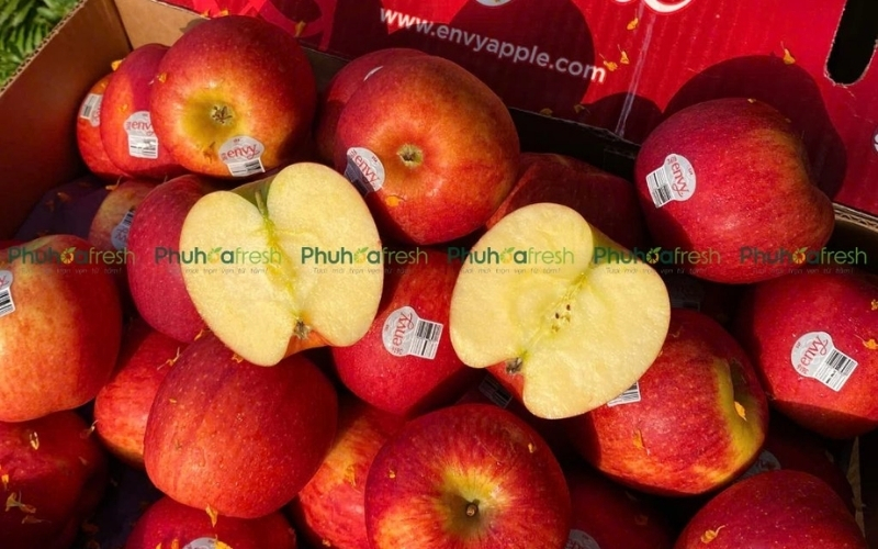 Táo là một trong những loại trái cây nhập khẩu không tăng cân được khuyến nghị trong dịp Tết nhờ hàm lượng chất xơ hòa tan pectin cao