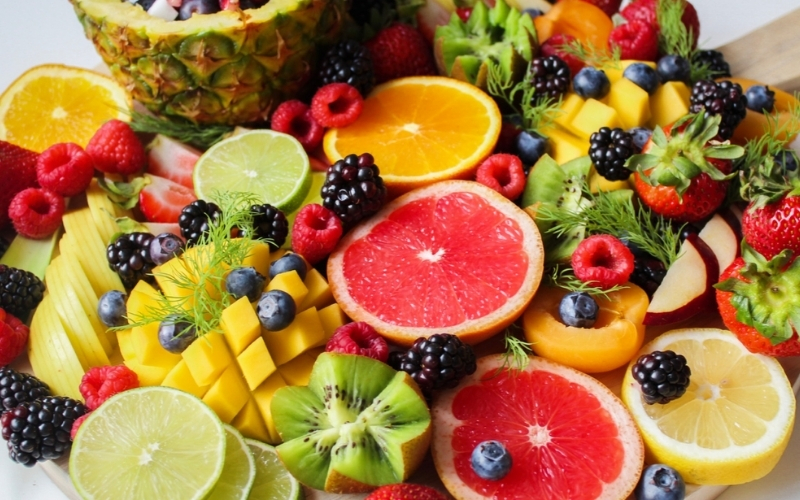 Trái cây dùng sau Tết nên ưu tiên những loại giàu nước, giàu chất xơ hòa tan và chứa enzyme tự nhiên, giúp dạ dày hoạt động hiệu quả mà không gây quá tải
