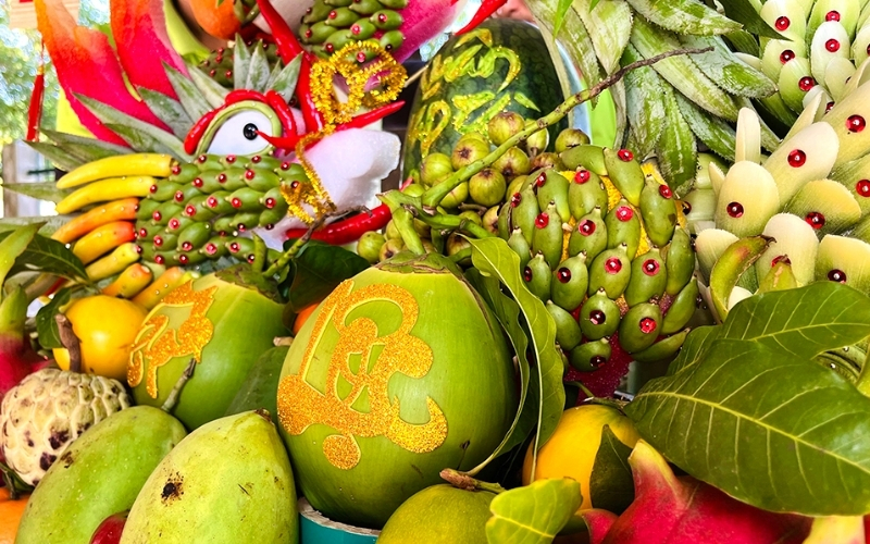 Trong bối cảnh mâm cỗ Tết thường giàu đạm, dầu mỡ và tinh bột, trái cây đóng vai trò như nhóm thực phẩm cân bằng