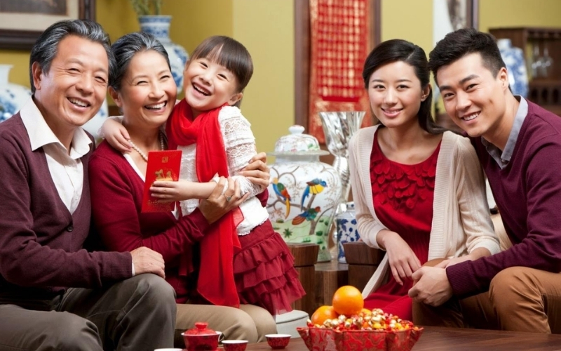 Trong những năm gần đây, tư duy chọn quà Tết của người trẻ hiện đại đã có sự chuyển dịch rõ rệt, từ việc chú trọng giá trị hình thức sang ưu tiên ý nghĩa và tính phù hợp.