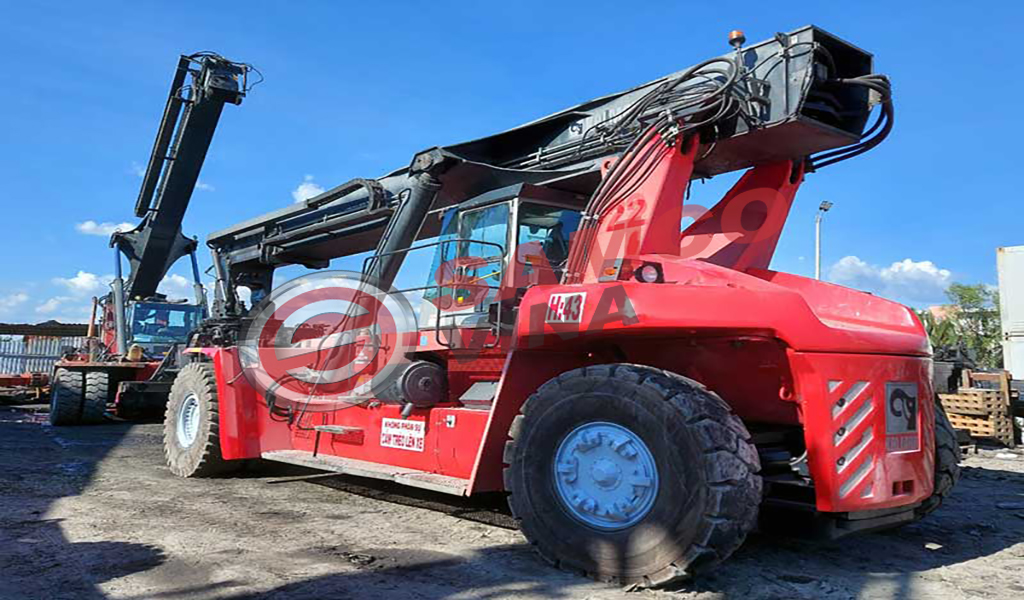Xe nâng container Kalmar là gì?