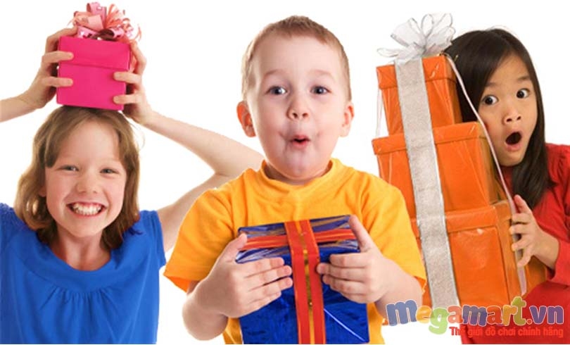 Nên mua quà gì tặng trẻ con ý nghĩa nhất?