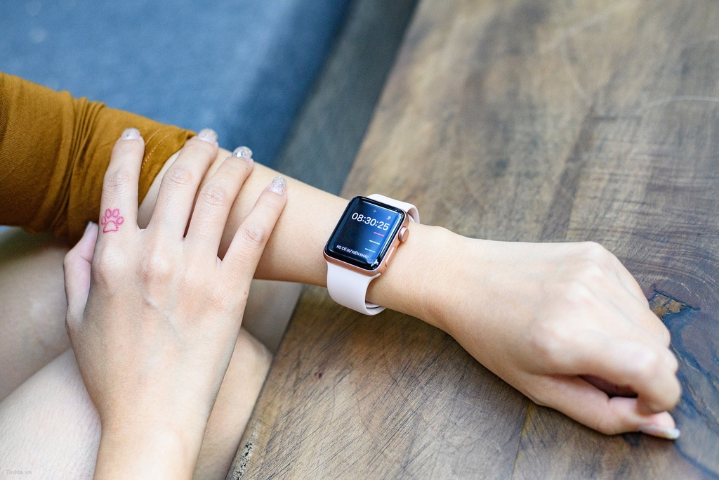 tren-tay-apple-watch-series-3-ngoai-hinh-y-chang-phan-cung-manh-me