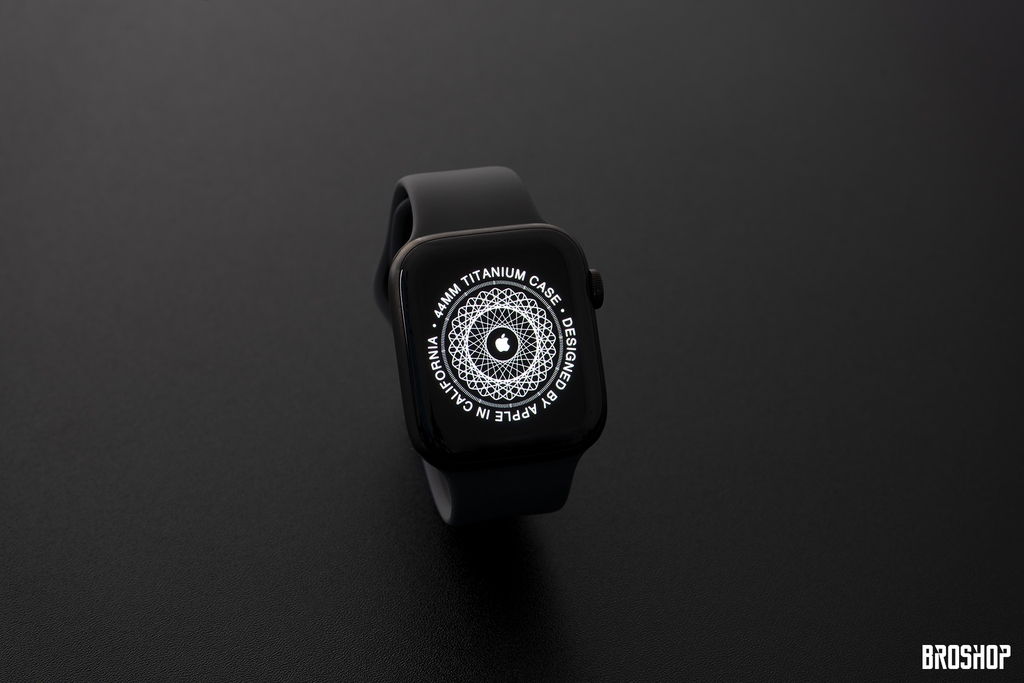 tren-tay-apple-watch-series-5-space-black-titanium-manh-me-cuc-ngau