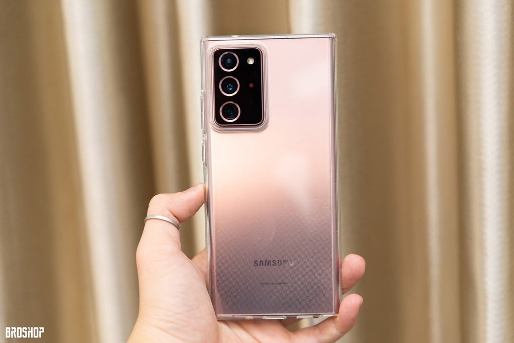 tren-tay-op-lung-chong-soc-spigen-danh-cho-samsung-galaxy-note-20-note-20-ultra