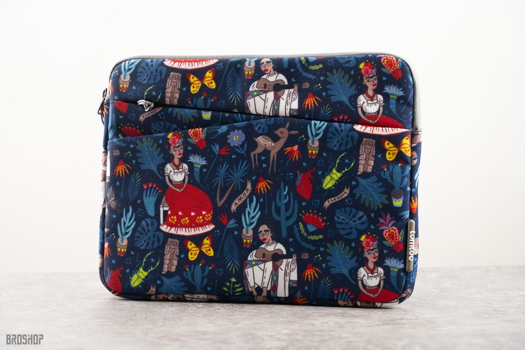 tren-tay-tui-cam-tay-tomtoc-dazzling-a18-danh-cho-tablet-ipad