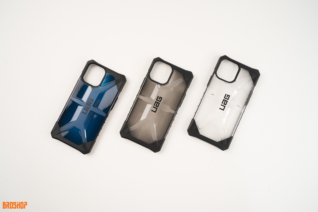 tren-tay-op-lung-uag-plasma-danh-cho-iphone-12-series-thiet-ke-lung-dac-trung-da
