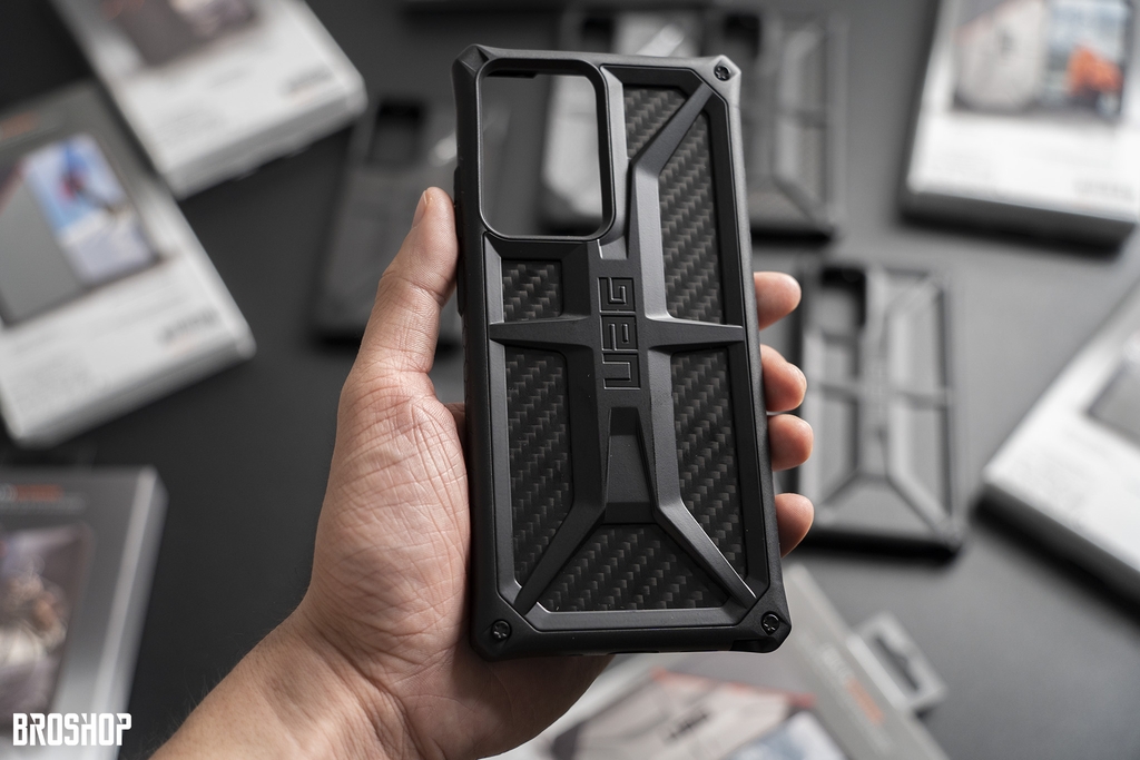 tren-tay-op-lung-chong-soc-uag-danh-cho-samsung-galaxy-note-20-note-20-ultra