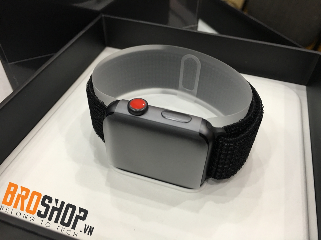 tren-tay-apple-watch-series-3-lte-nike-sport-loop-chua-dung-duoc-mang-o-viet-nam