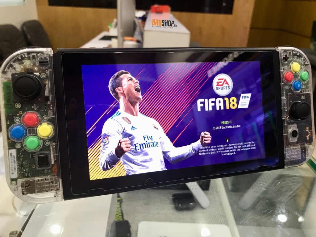 tren-tay-joy-con-do-trong-suot-nintendo-switch-crystal-mod-cuc-dep
